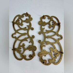 VIRGINIA METALCRAFTERS PAIR OF BRASS MONTICELLO TRIVETS -1988